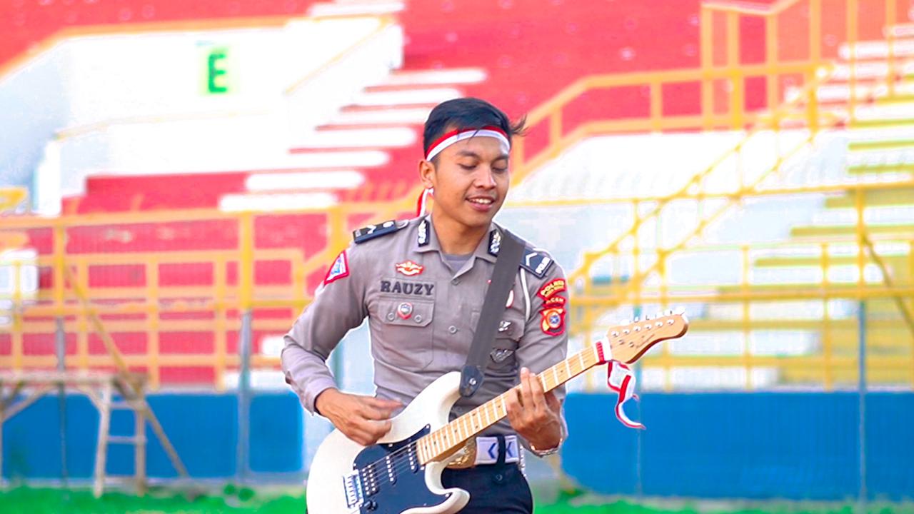 Bripda Rauzy Iranda, personel Polres Aceh Besar diundang tampil di Trans TV