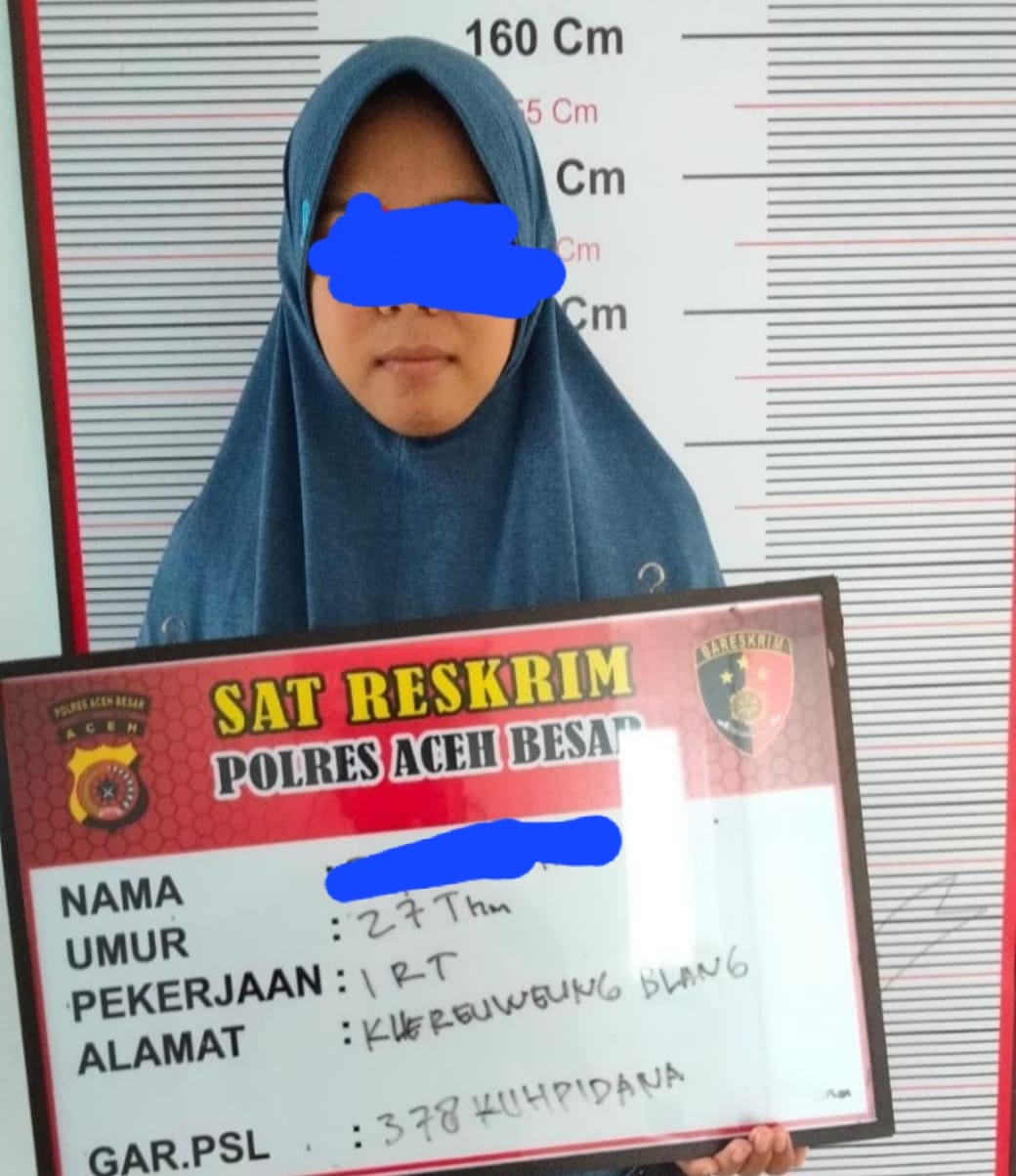 Polisi tahan Ibu Rumah Tangga sebagai terduga pelaku penipuan 57 warga Aceh Besar dengan modus dapat rumah bantuan