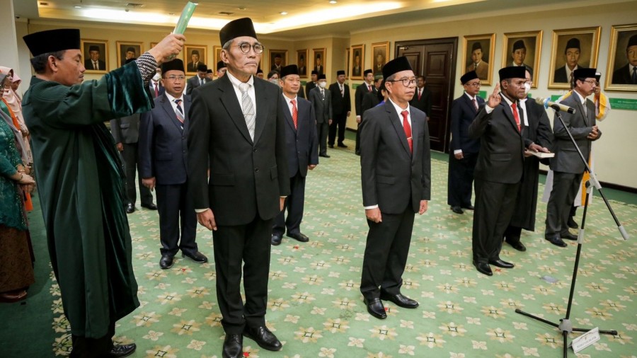 Pengambilan sumpah pejabat eselon II yang dilantik Menag Yaqut Cholil Qoumas di Kantor Kemenag RI Jakarta, Rabu (15/2)