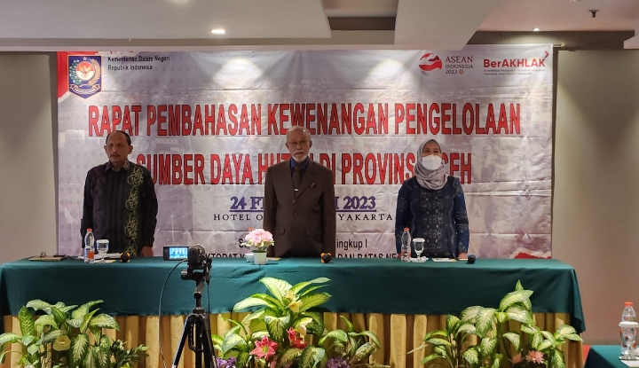 Wali Nanggroe Aceh Malik Mahmud Al Haythar menjadi pembicara pada Rapat Pembahasan Kewenangan Pengelolaan Sumber Daya Hutan Aceh, di Jakarta, Jum'at (24/2)