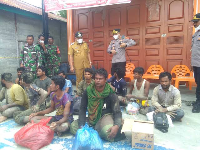 Sebanyak 21 orang imigran Rohingya terdampar dan mendarat di Gampong Padang Kawa, Kecamatan Tangan-tangan, Aceh Barat Daya (Abdya), Senin pagi (13/3) sekitar pukul 06.00 WIB