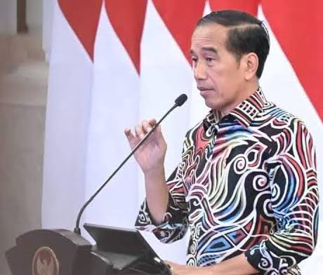 Presiden Jokowi menyampaikan pidato pengantarnya pada Sidang Kabinet Paripurna, di Istana Negara, Jakarta, Kamis, 2 Maret 2023