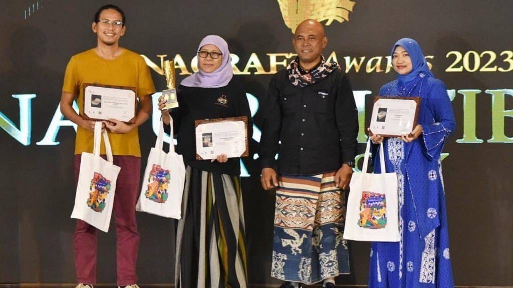 Duta Dekranas Aceh Besar yang dipimpin langsung ketuanya Cut Rezky Handayani, mendulang dua juara di ajang Jakarta Internasional Handicraft atau Inacraft ke-23, di Jakarta Convention Center (JCC)