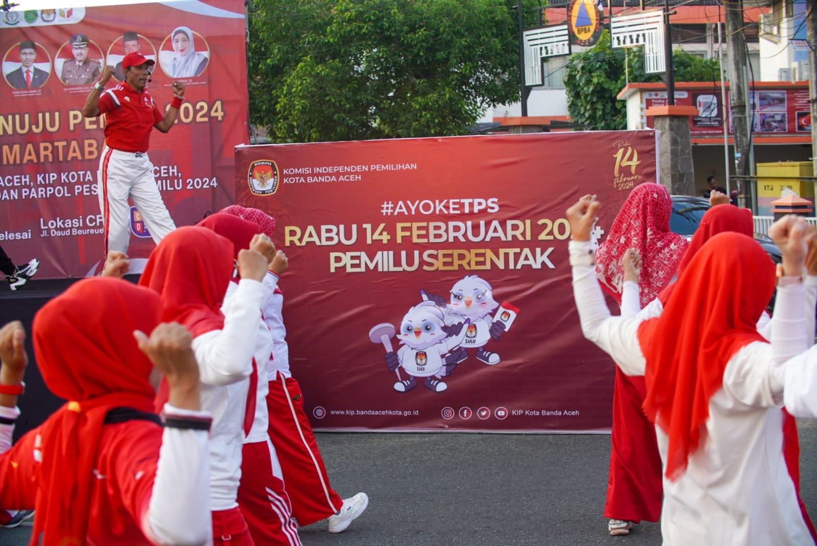 Forkopimda Kota Banda Aceh bersama KIP Banda Aceh dan Panwaslih Kota Banda Aceh menggelar senam sehat menuju Pemilu 2024 yang bermartabat, Ahad (5/3)