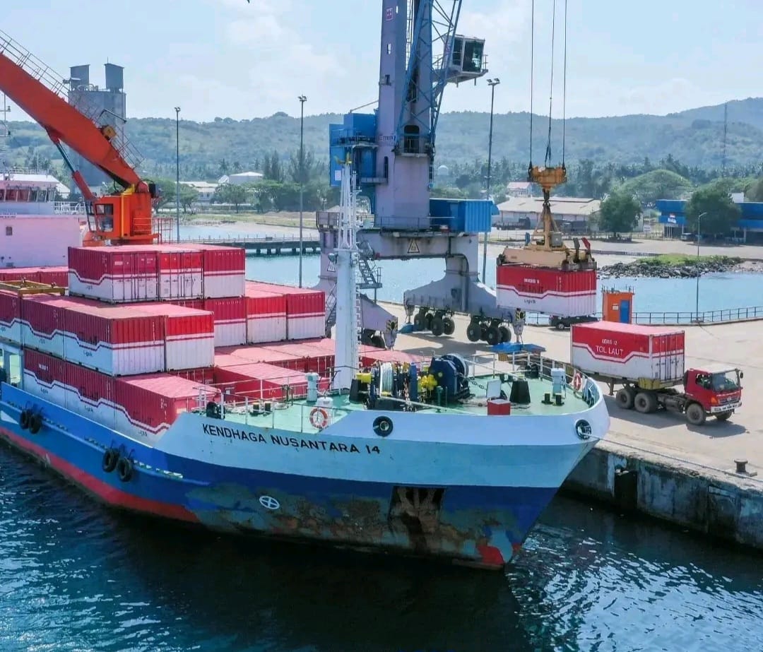 KM Kendhaga Nusantara 14 melalui program Tol Laut kembali mengangkut 30 ton ikan frozen dari Pelabuhan Laut Malahayati, Krueng Raya, Aceh Besar, Senin (6/3)