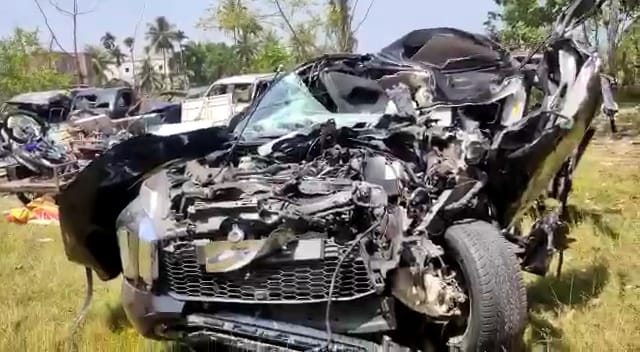 Kondisi mobil dinas jenis Pajero Sport yang ditumpangi Pj Bupati Aceh Timur hancur usai kecelakaan di Pidie Jaya
