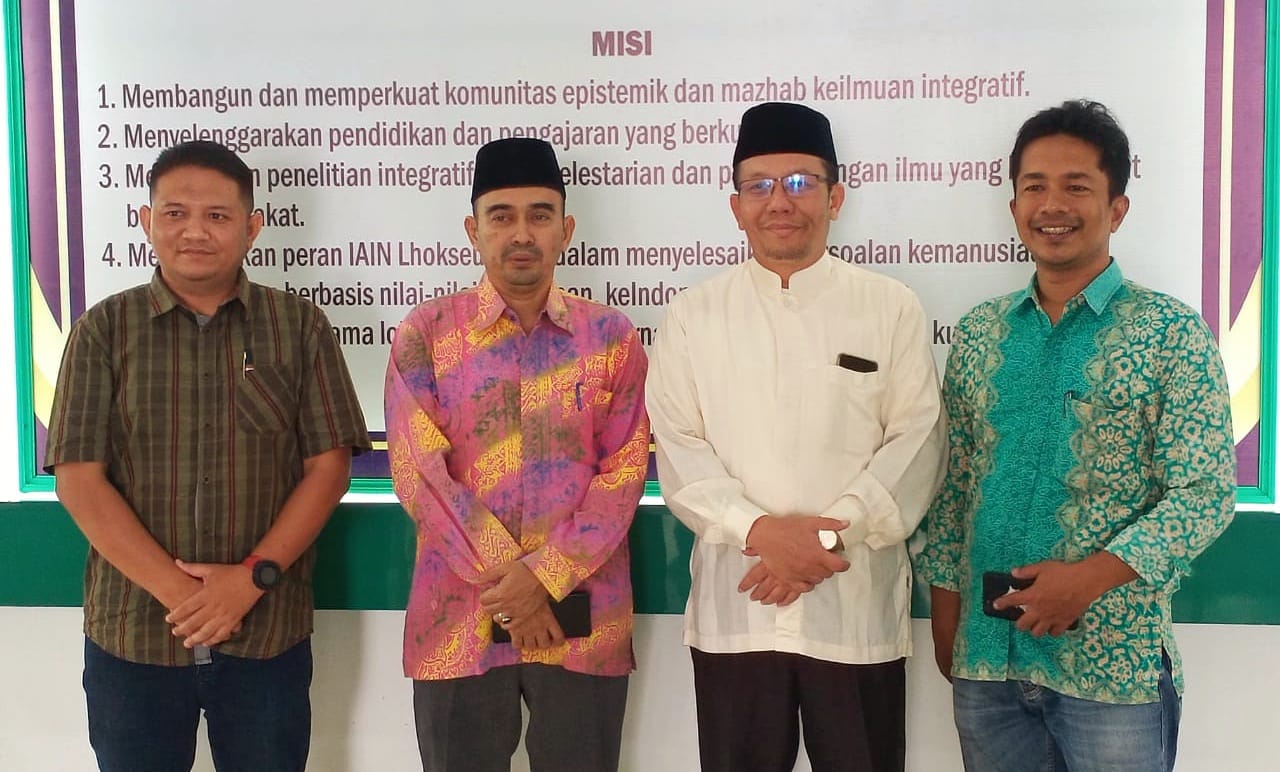 Wakil Rektor Bidang Kemahasiswaan dan Kerja Sama UIN Ar-Raniry Prof Dr Saifullah Idris MAg saat melakukan pertemuan dengan Rektor IAIN Lhokseumawe Dr Danial MAg, Jum'at (10/3)