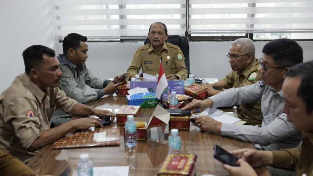 Asisten Pemerintahan, Keistimewaan Aceh dan Kesejahteraan Rakyat Setda Aceh Dr M Jafar SH MHum, didampingi Kepala SKPA terkait, menggelar rapat dengan Ketua Komisi V DPRA M Rizal Falevi Kirani dalam rangka membahas bantuan pembangunan masjid di Turki, Senin (13/3)