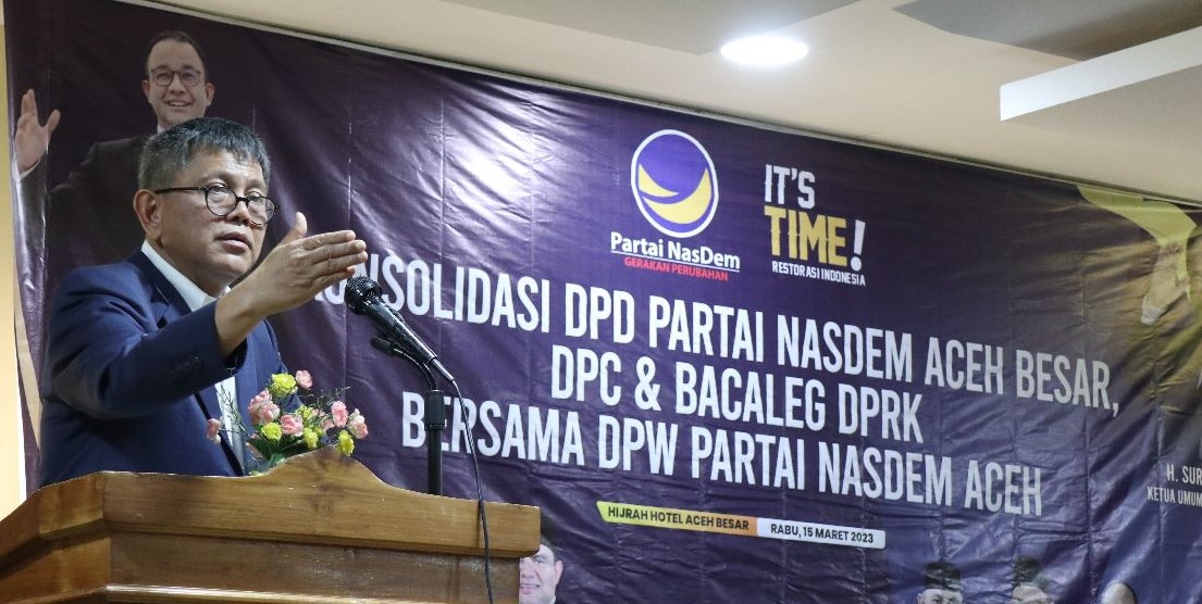 Ketua DPW Partai NasDem Aceh Teuku Taufiqulhadi menyampaikan pidato pada konsolidasi partai di depan ratusan pimpinan dan kader Partai NasDem Aceh Besar, para Bacaleg dan pengurusan NasDem tingkat kecamatan, Rabu (15/3)