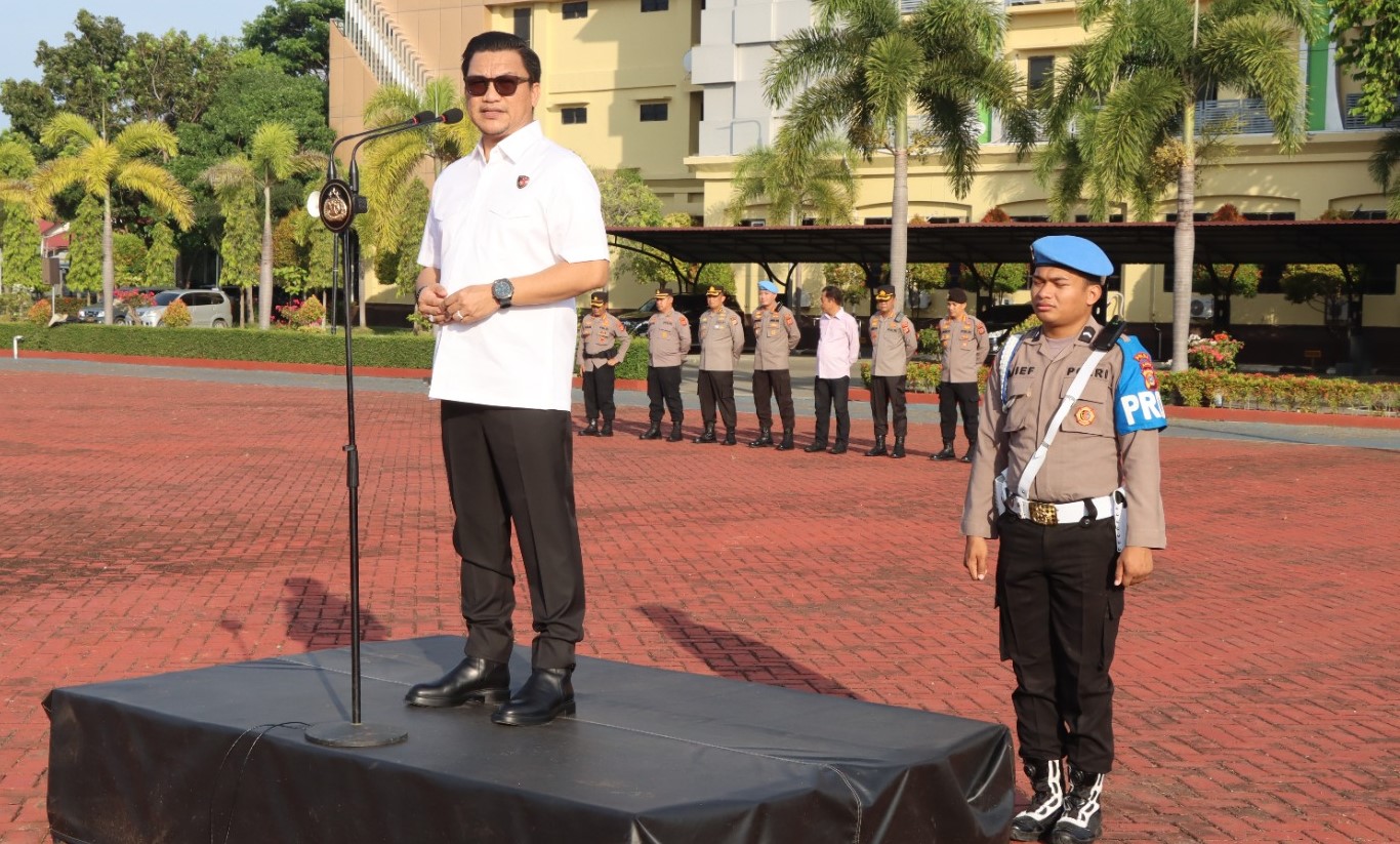 Dirreskrimsus Polda Aceh Kombes Pol Winardy saat memimpin apel pagi di halaman Mapolda Aceh, Kamis (30/3)