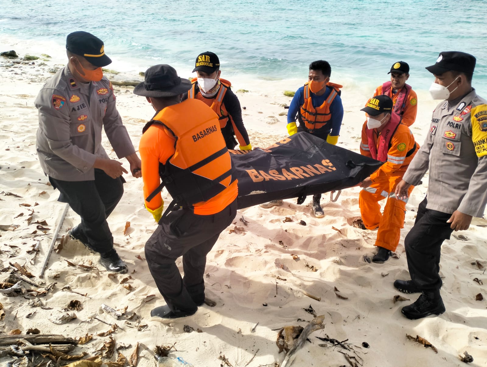 Evakuasi mayat tanpa identitas yang ditemukan di Pulo Aceh
