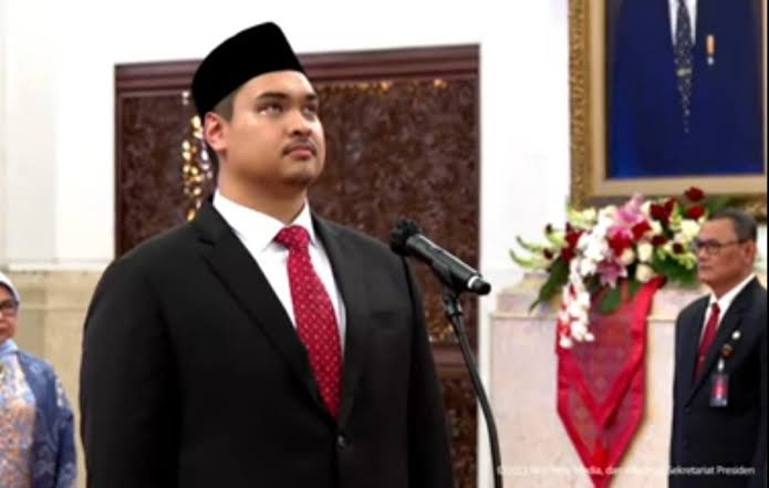 Presiden Jokowi resmi melantik Dito Ariotedjo sebagai Menteri Pemuda dan Olahraga (Menpora) yang baru pada Senin petang (3/4) di Istana Negara, Jakarta Pusat