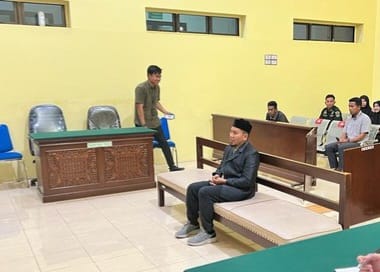 Mantan Bupati Bener Meriah Ahmadi saat menghadiri sidang pembacaan vonis di PN Simpang Tiga Redelong