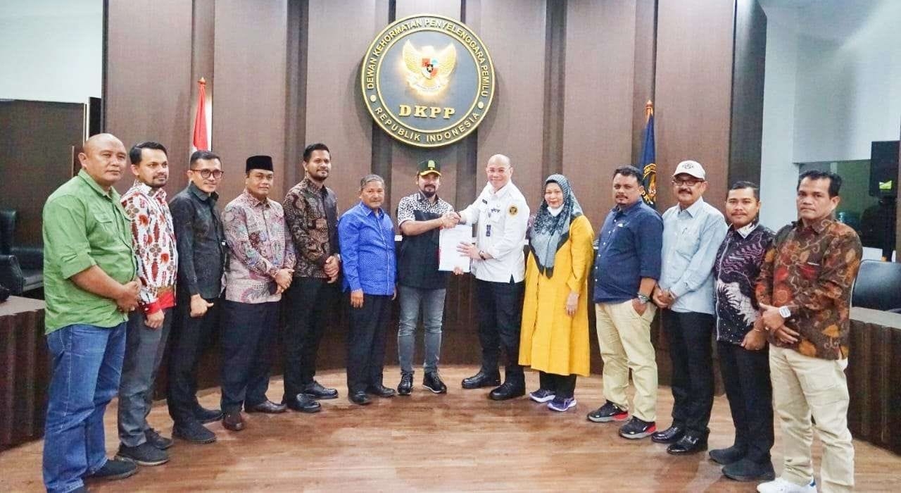 Komisi I DPRA resmi melaporkan Bawaslu RI ke Dewan Kehormatan Penyelenggara Pemilu (DKPP) RI, Rabu (5/4/2023)