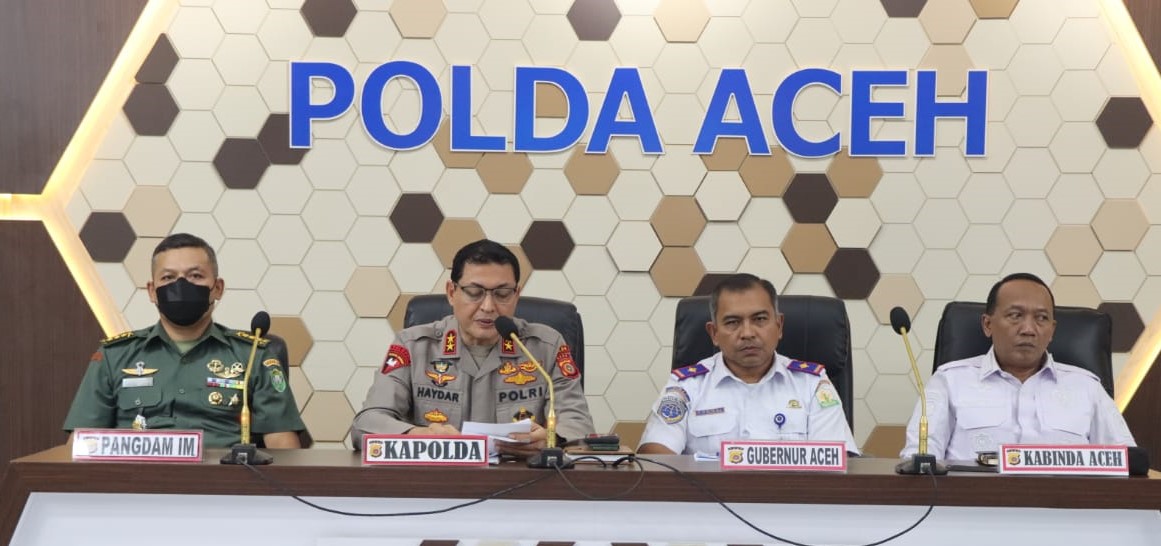 Kapolda Aceh Irjen Pol Ahmad Haydar didampingi Kadishub Aceh membuka rapat koordinasi lintas sektoral terkait pengamanan Hari Raya Idul Fitri 1444 Hijriah tahun 2023 di Aula Machdum Sakti Polda Aceh, Rabu (12/4)