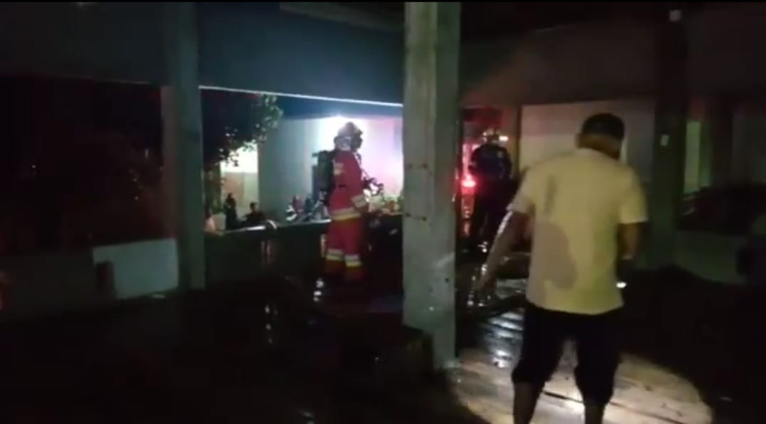 Dayah Islahuddin Al-Amiriyah yang berada di Gampong Cot Madhi Kecamatan Blang Bintang, Kabupaten Aceh besar terbakar pada Jum'at malam (14/4)