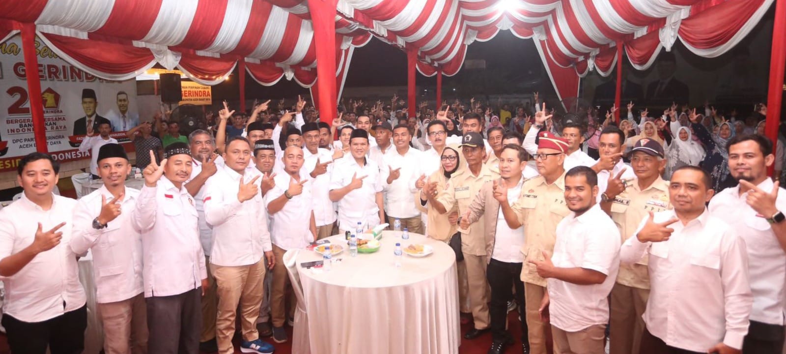 Silaturahmi para kader, pengurus DPC Partai Gerindra dan masyarakat Abdya, Selasa malam (25/4)