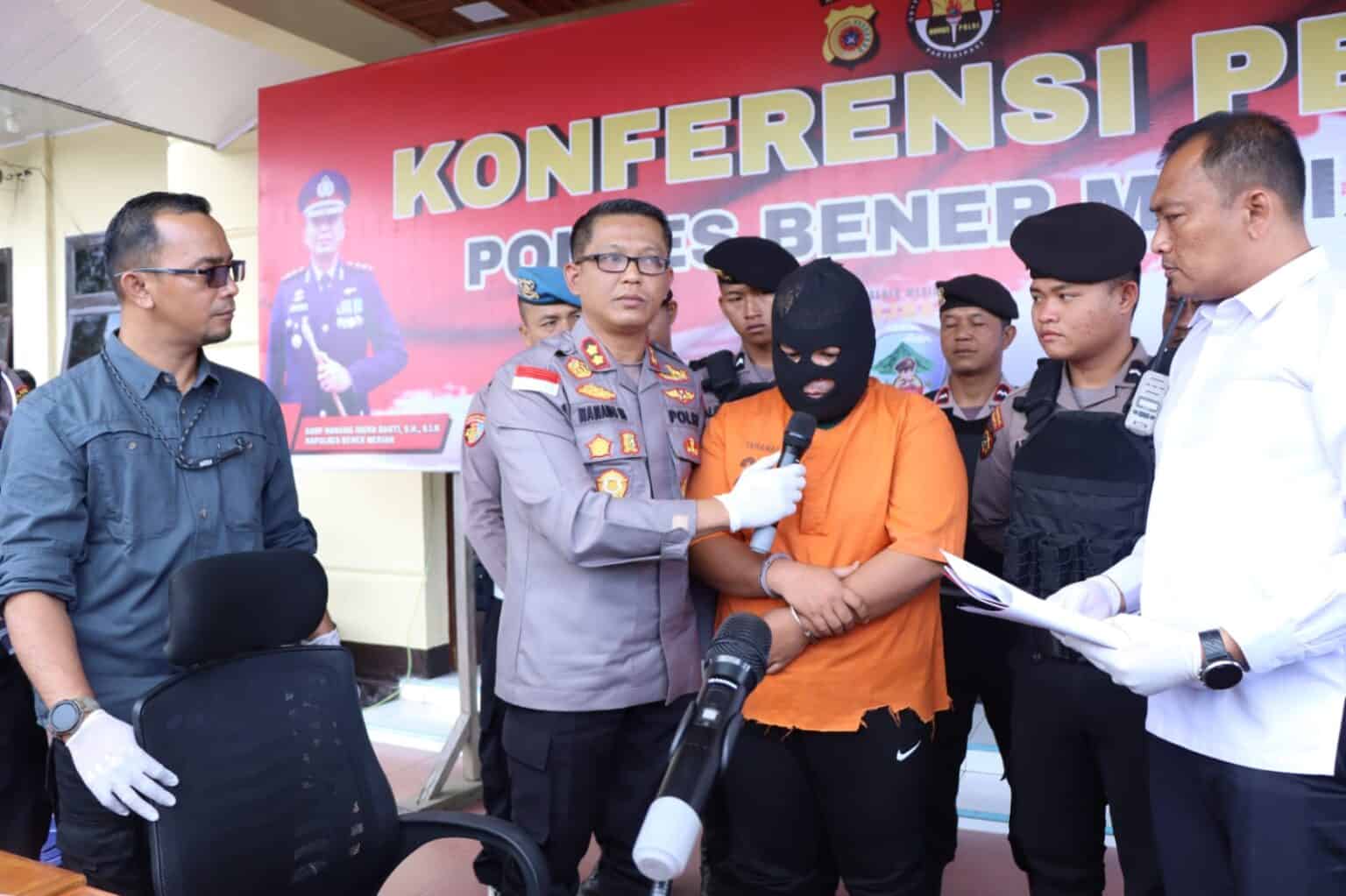 Kapolres Bener Meriah AKBP Nanang Indra Bakti menggelar konferensi pers Rabu (17/5/2023) terkait pengungkapan kasus jarimah pencabulan yang dilakukan oleh seorang oknum guru ngaji di salah satu pesantren/dayah di Kecamatan Timang Gajah
