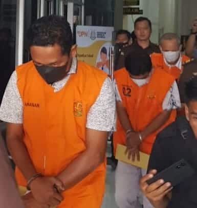 Kejari Aceh Barat menetapkan tiga tersangka korupsi penimbunan lokasi MTQ di Desa Leuhan, Kecamatan Johan Pahlawan, dan langsung menahan ketiganya