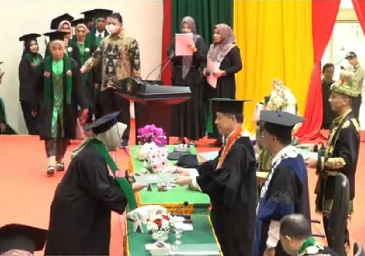Universitas Syiah Kuala Banda Aceh mewisuda sebanyak 1.623 lulusan Sarjana, Pendidikan Profesi, Spesialis, Pascasarjana dan Diploma periode Februari – April 2023 di Gedung AAC Dayan Dawood, pada Rabu dan Kamis (24-25/5)