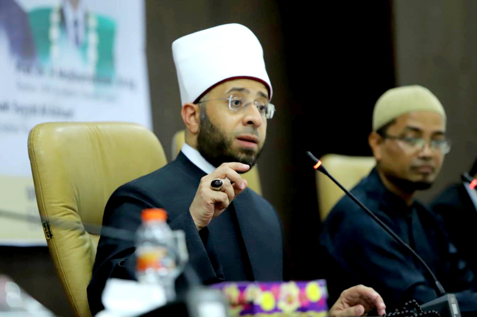Prodi Ilmu Al-qur’an dan Tafsir UIN Ar-Raniry menggelar seminar internasional menghadirkan ulama besar dari Universitas Al-Azhar Cairo Mesir Prof Dr Usamah Sayyid Al-Azhari