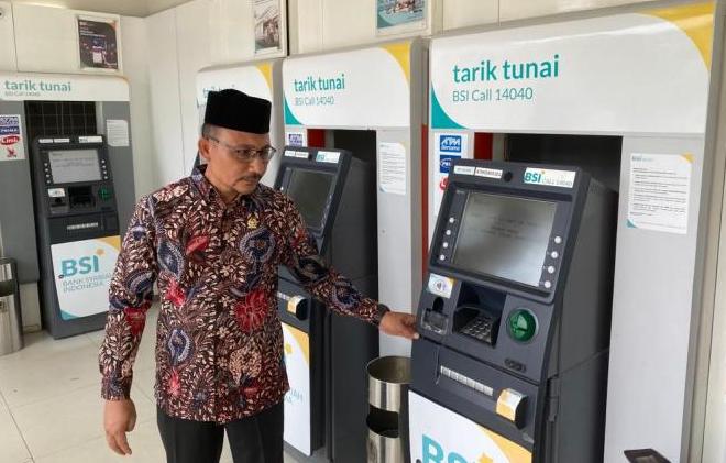 Anggota Komite IV DPD RI asal Aceh H Sudirman atau Haji Uma meminta pihak-pihak di Aceh maupun di luar Aceh untuk tidak menjadikan isu gangguan layanan BSI sebagai celah untuk mendegradasi Qanun LKS sebagai kekhususan Aceh