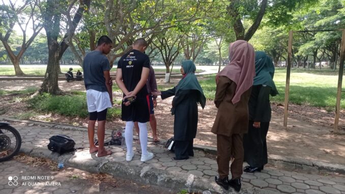 Satpol PP-WH Kota Banda Aceh mulai menegur dan mengambil tindakan tegas terhadap kaum laki-laki yang masih masih memakai celana pendek di tempat umum