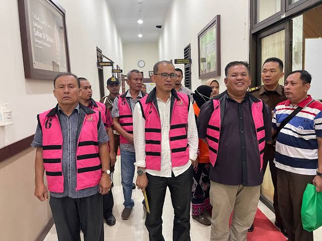 Kejati Aceh menahan enam terdakwa kasus dugaan korupsi SPPD fiktif DPRK Simeulue