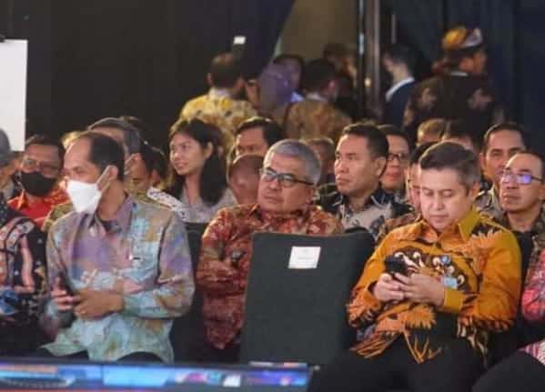 Sekda Aceh Bustami Hamzah didampingi Kepala BKA Abdul Qahar mengikuti Rakornas Kepegawaian BKN 2023 dengan tema “Talent Management 2030: Smart, Agile, and Empathy”, di Hotel Pullman, Bandung, Selasa (30/5)