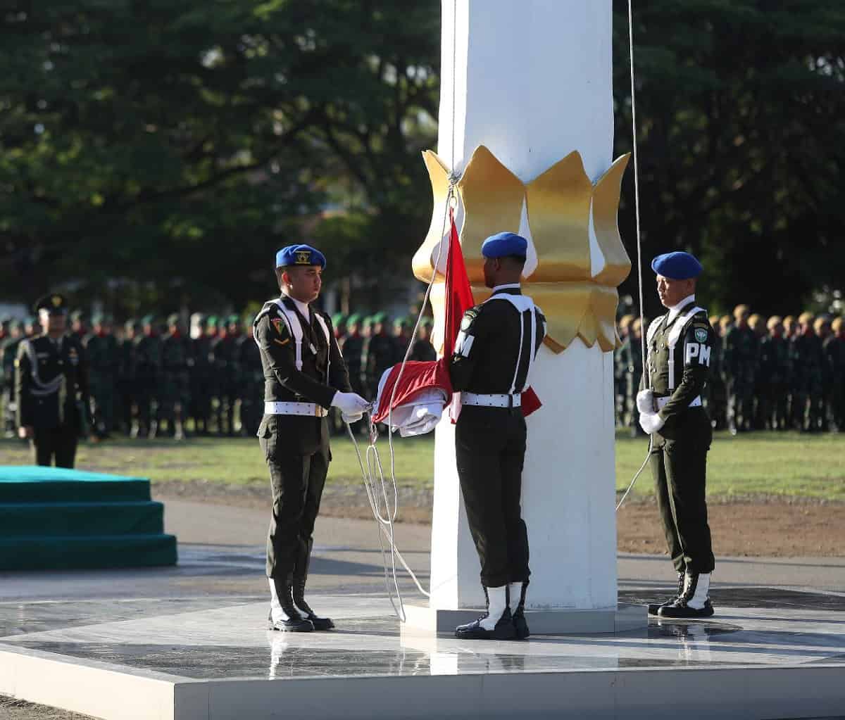 Pangdam IM Mayjen TNI Novi Helmy Prasetya bertindak sebagai Inspektur Upacara, pada peringatan Hari Lahir Pancasila 1 Juni 2023 di Lapangan Blang Padang, Kamis (1/6)