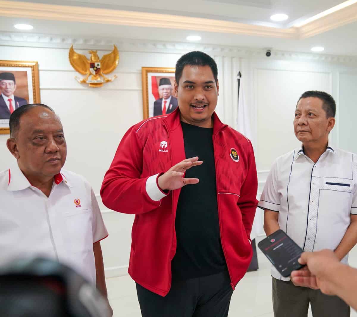 Menpora Dito Ariotedjo menerima Ketua Umum KONI Pusat Marciano Norman, Pj Gubernur Aceh Achmad Marzuki dan Sekda Sumut Arief Sudarto Trinugroho di Kemenpora, Jakarta, Rabu (7/6). Pertemuan membahas penyelenggaraan PON XXI tahun 2024