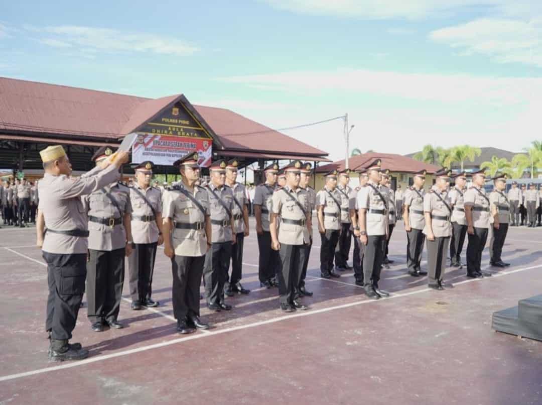 Kapolres Pidie AKBP Imam Asfali memimpin upacara serah terima jabatan Kabag SDM, Kasat Lantas, Kasat Resnakorba, Kasat Polairud dan 9 Kapolsek, Rabu (7/6)