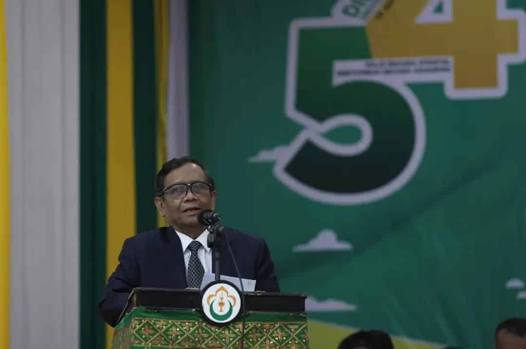 Menko Polhukam Mahfud MD saat menyampaikan orasi dalam acara Dies Natalis ke-54 Unimal Lhokseumawe, Senin (12/6)