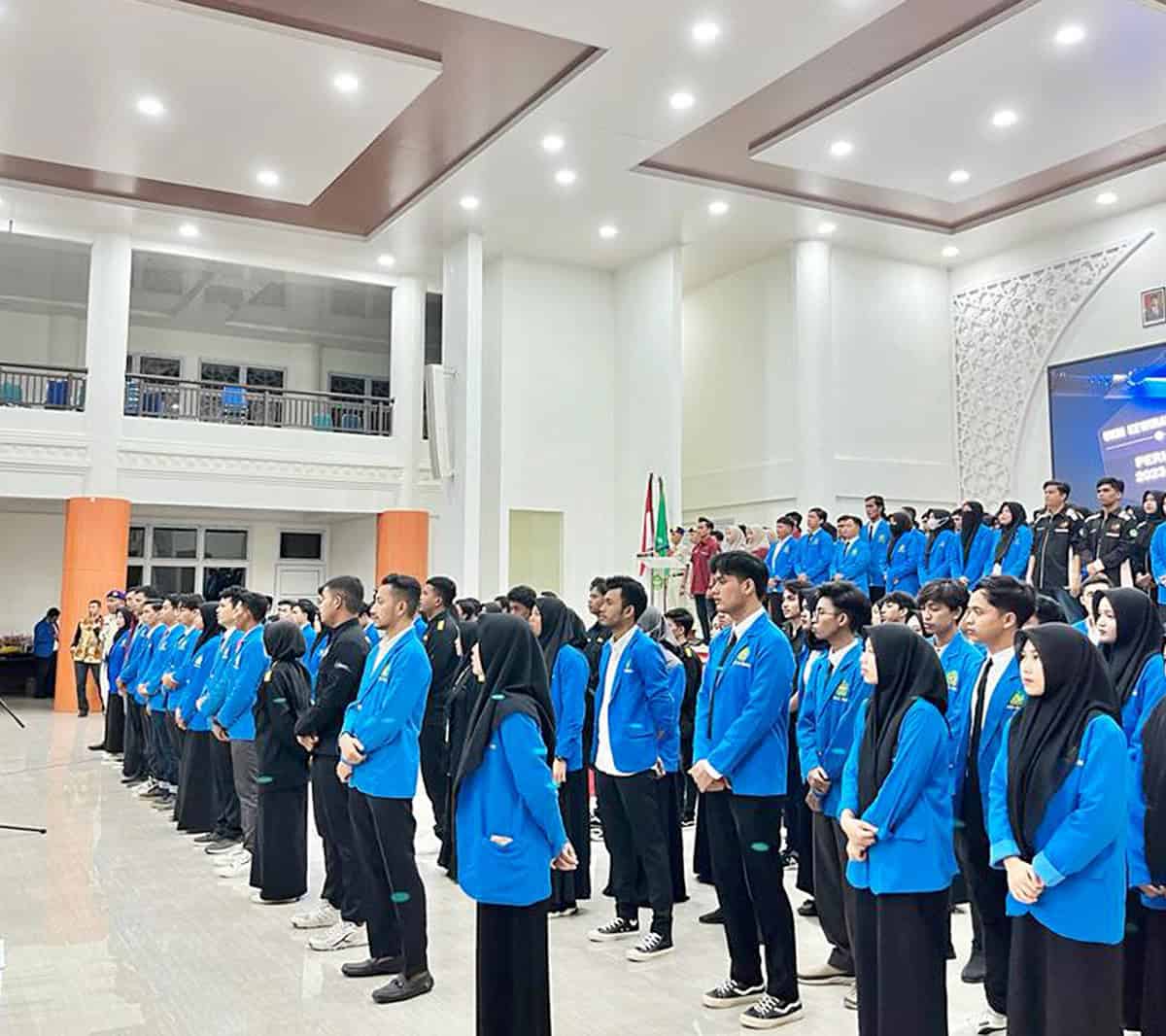 Rektor UIN Ar-Raniry Prof Mujiburrahman melantik seluruh Ormawa periode 2023-2024 di Auditorium Prof Ali Hasjmy, Kamis malam (15/6)