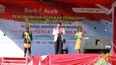 Kepala BPIP Prof Yudian Wahyudi MA PhD saat menyampaikan sambutan dalam kegiatan "Pencanangan Gerakan Pembagian Bendera Merah Putih” di Kota Lhokseumawe, Sabtu (17/6)