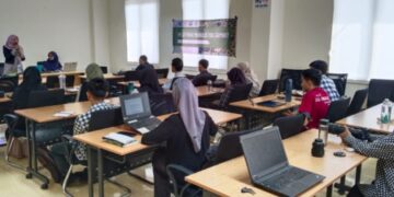Forum Jurnalis Lingkungan Aceh menggelar 'Pelatihan Menulis Isu Gambut' selama dua hari, Jum'at hingga Sabtu (23-24/6/2023) yang berlangsung secara hybrid di lantai II, Gedung UPT-TIK ICT Uniersitas Syiah Kuala Banda Aceh