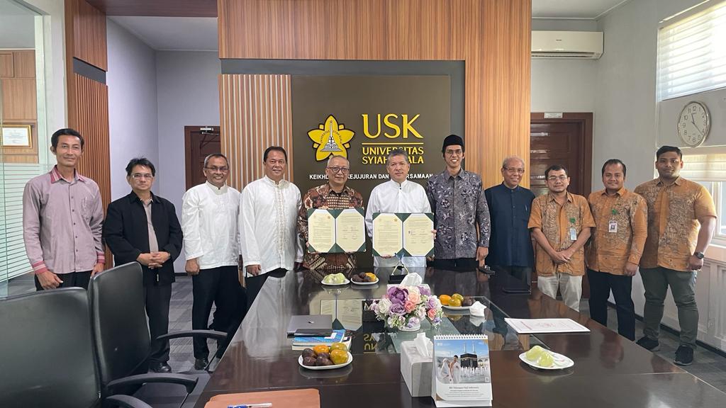 Universitas Syiah Kuala dan Yayasan Sativa Nusantara menandatangani Perjanjian Kerja Sama penelitian ganja medis di Ruang Mini Rektor USK, Jum'at, 23 Juni 2023