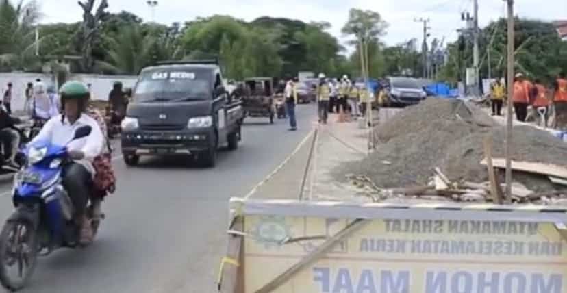 Proyek pelebaran jembatan dan jalan Sultan Iskandar Muda Simpang Punge Blang Cut, Kecamatan Meuraxa, diproyeksikan rampung Oktober 2023 mendatang