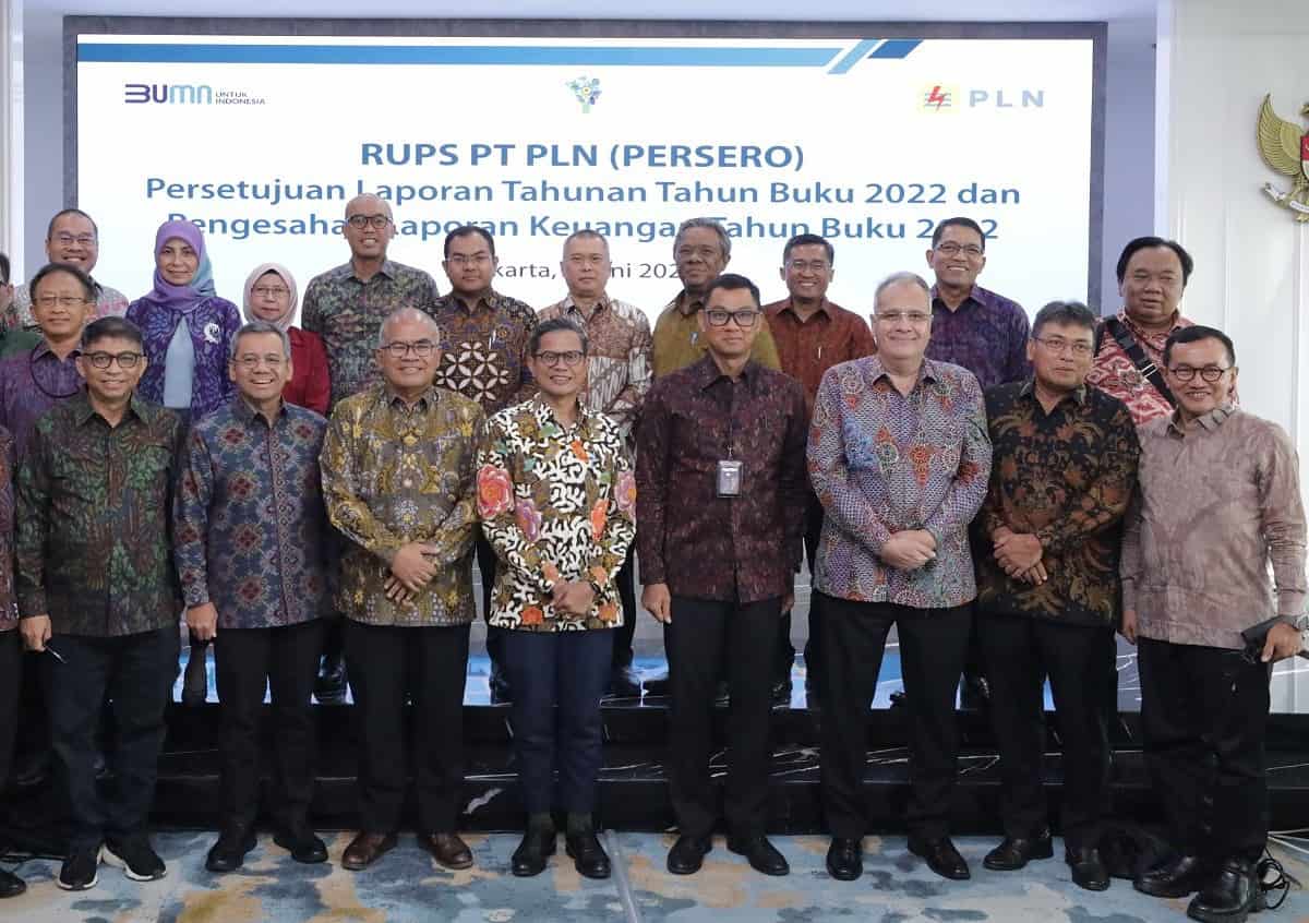 RUPS menerima Laporan Tahunan dan Laporan Keuangan PT PLN Tahun Buku 2022, di kantor Kementerian BUMN pada Rabu (7/6)