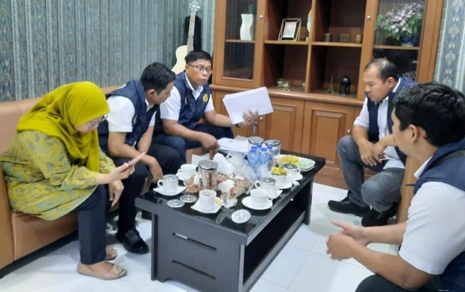 Penyidik Subdit II Tipid Fismondev Ditreskrimsus Polda Aceh menyita dokumen pembiayaan nasabah atas nama AF (37) pada BSI Kantor Cabang Sigli, lantaran salah satu oknum pegawai bank tersebut diduga memfasilitasi pembiayaan nasabah menggunakan data palsu