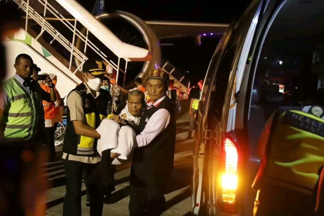 Sebanyak 392 jemaah haji Aceh yang tergabung dalam kloter 01-BTJ telah tiba di Bandara Internasional SIM, Rabu dini hari, 5 Juli 2023
