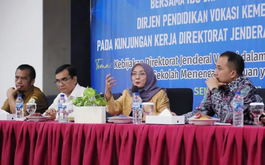 Dirjen Pendidikan Vokasi Dr Ir Kiki Yulianti MSc dalam dialog pendidikan vokasi bertajuk Kebijakan Direktorat Jenderal Vokasi dalam rangka Pengembangan Sekolah Menengah yang Unggul di SMKN 3 Banda Aceh, Senin(10/7)