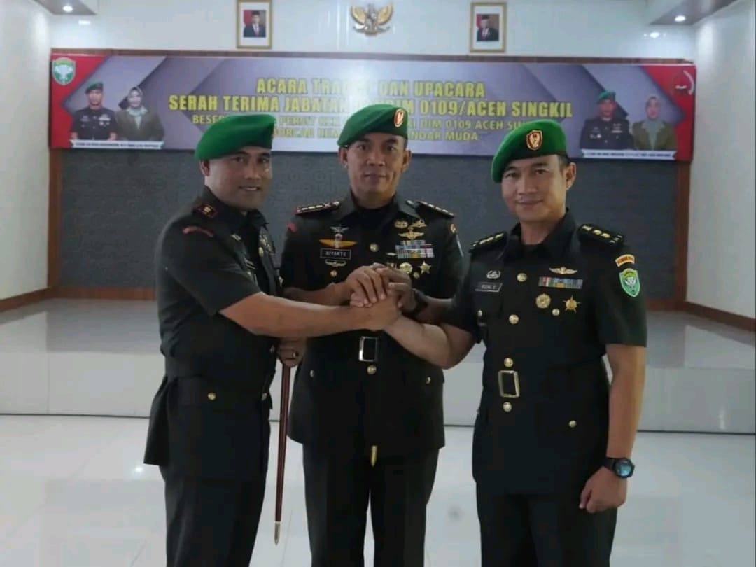 Danrem 012/TU Kolonel Inf Riyanto memimpin upacara serah terima jabatan Komandan Kodim 0109/Aceh Singkil Sabtu (15/7) di Aula Bhakti Gara Makorem 012/TU
