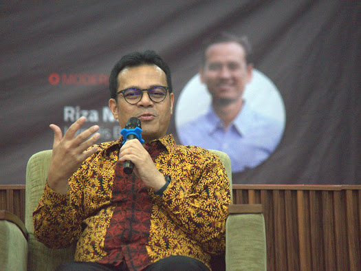 Forum Jurnalis Aceh Jakarta (For-JAK) menggelar diskusi bedah buku "Sejarah Mati di Kampung Kami" karya Nezar Patria, Wakil Menteri Komunikasi dan Informatika di aula lantai 2 Kantor BPPA, Cikini, Jakarta Pusat, Jum'at (21/7)