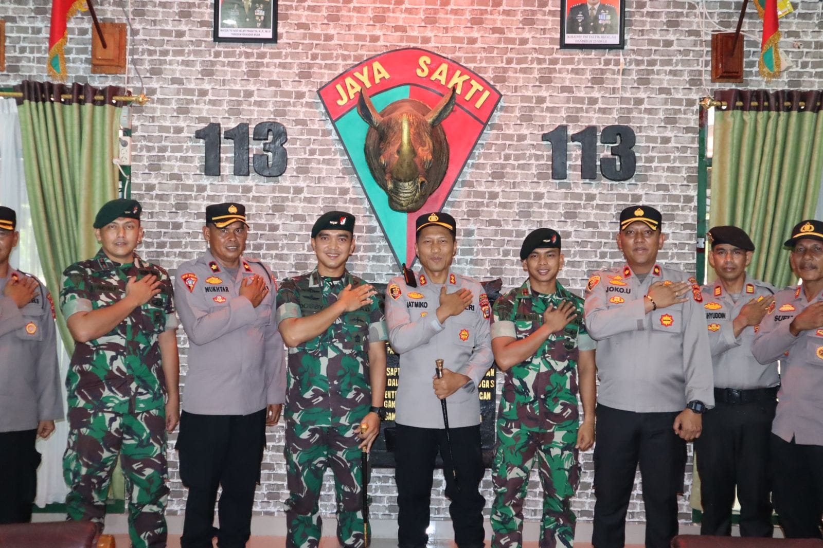 Kapolres Bireuen AKBP Jatmiko mendatangi Mako Batalyon Infanteri Raider Khusus 113/Jaya Sakti di Jalan Bireuen - Takengon Km 7, Kecamatan Juli, Senin (24/7)