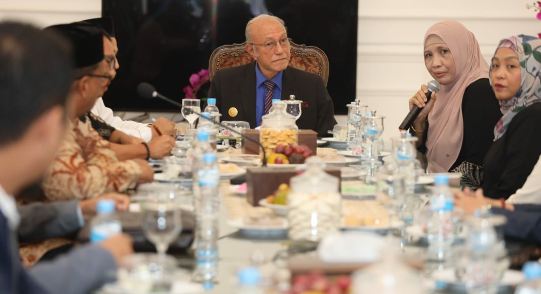Perwakilan Bangsa Moro melakukan pertemuan dengan Wali Nanggroe Aceh Malik Mahmud Al Haythar, Jum'at (7/7), di Meuligoe Wali Nanggroe