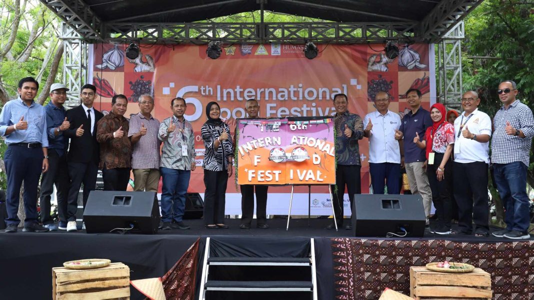 Pembukaan International Food Festival (IFF) tahun 2023 di Kampus Universitas Syiah Kuala, Ahad (9/7)