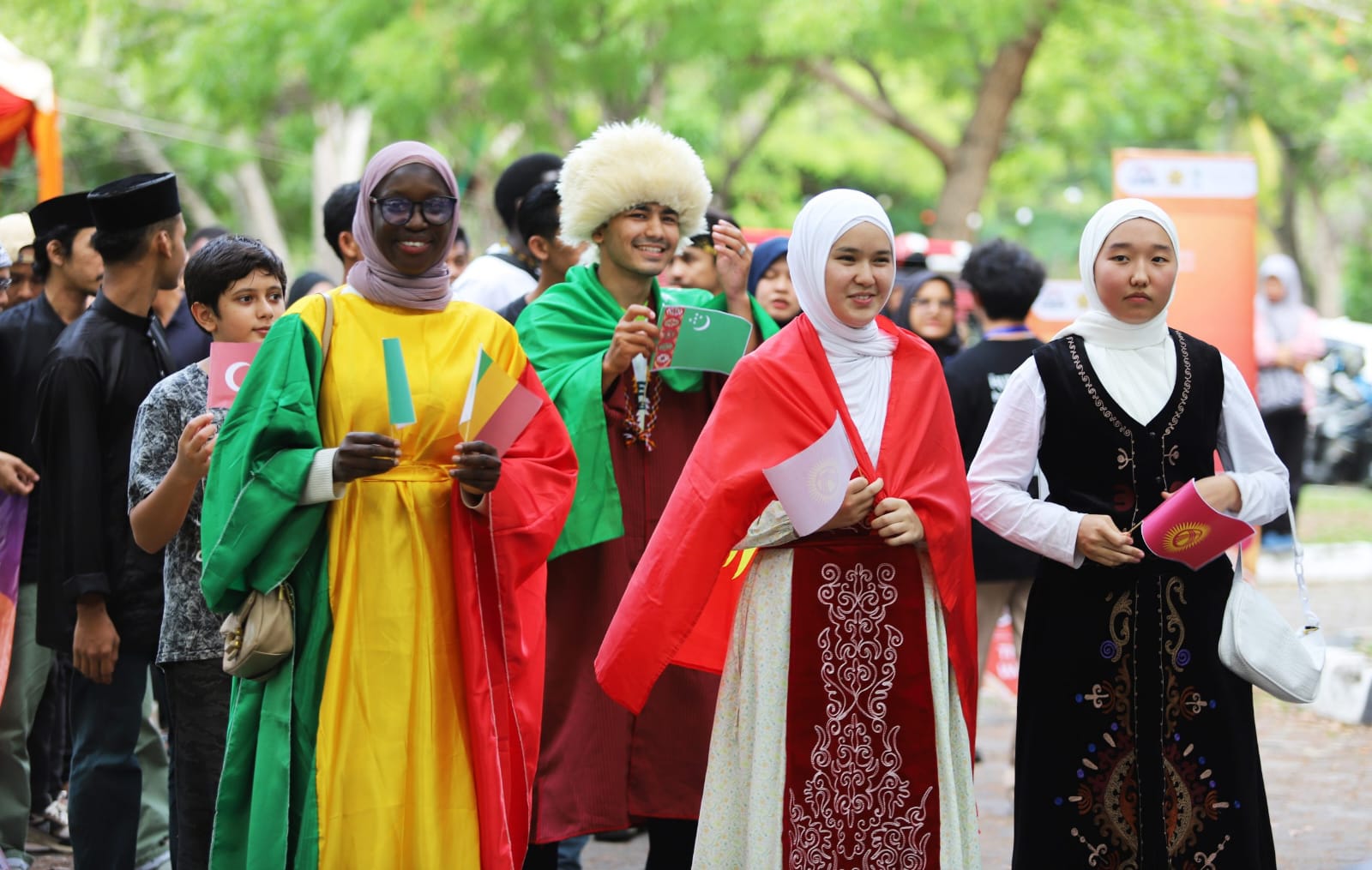 Parade internasional pakaian dari berbagai negara, menjadi suguhan penutup International Food Festival (IFF) di Universitas Syiah Kuala (USK) Banda Aceh, Rabu (12/7)