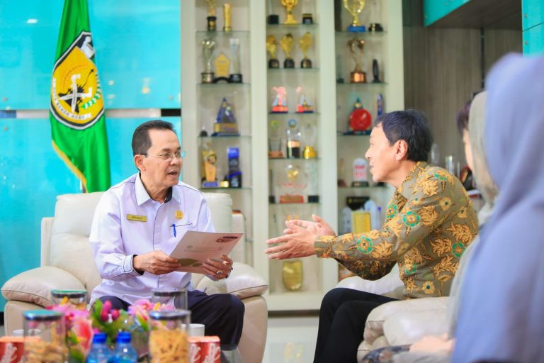 Konsul Jenderal Jepang Takonai Susumu bertemu Plh Walikota Banda Aceh Amiruddin, Rabu (12/7)