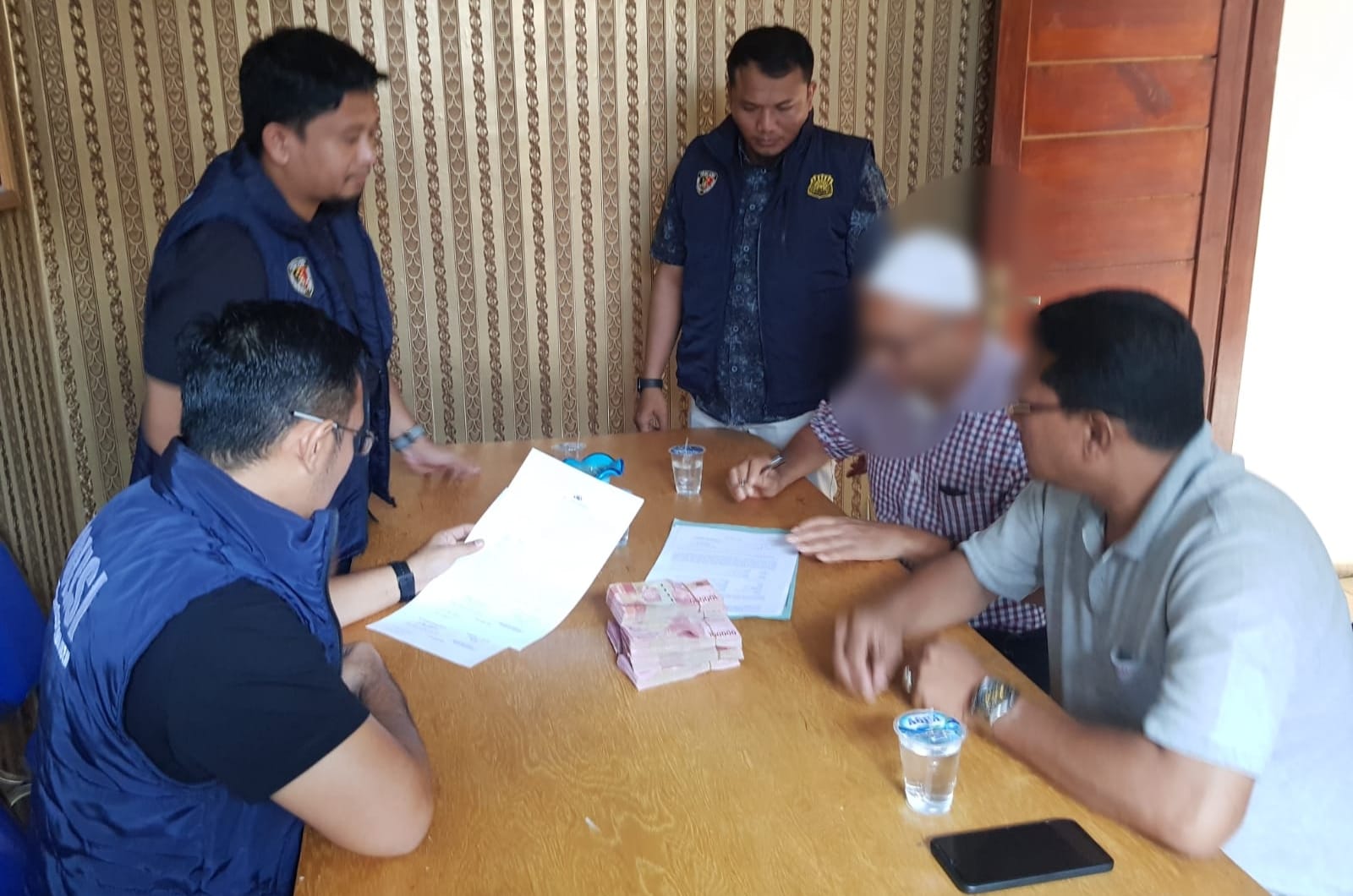 Unit I Subdit III Tipidkor Ditreskrimsus Polda Aceh menyita barang bukti uang senilai Rp 270 juta terkait ambruknya teras Rumah Sakit Rujukan Regional Wilayah Aceh Tengah